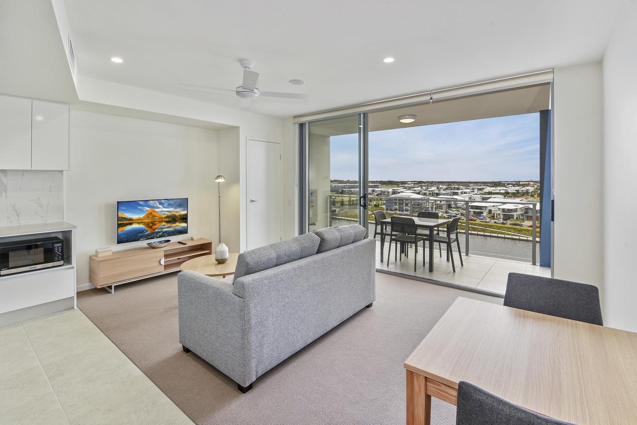 Aquarius Kawana Aparthotel Kawana Waters Exterior photo