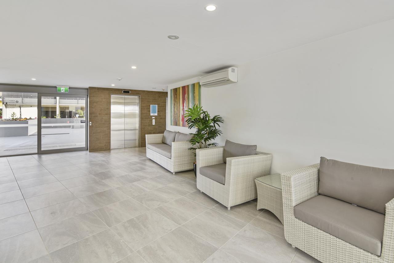 Aquarius Kawana Aparthotel Kawana Waters Exterior photo