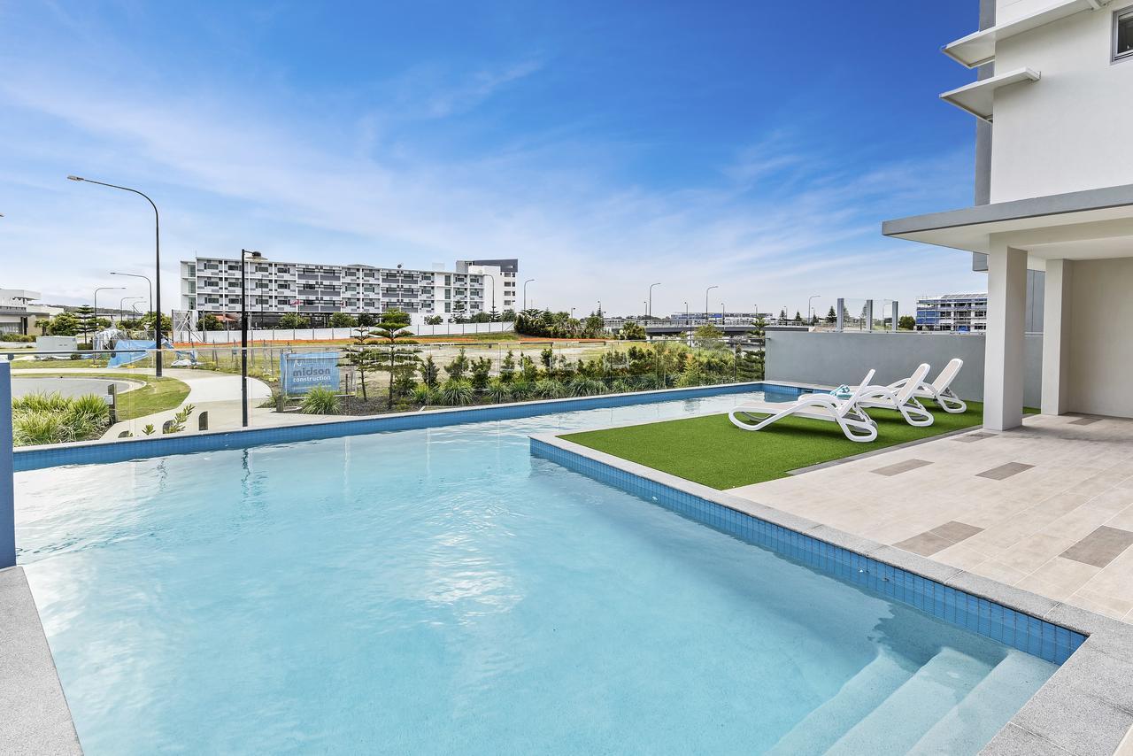 Aquarius Kawana Aparthotel Kawana Waters Exterior photo